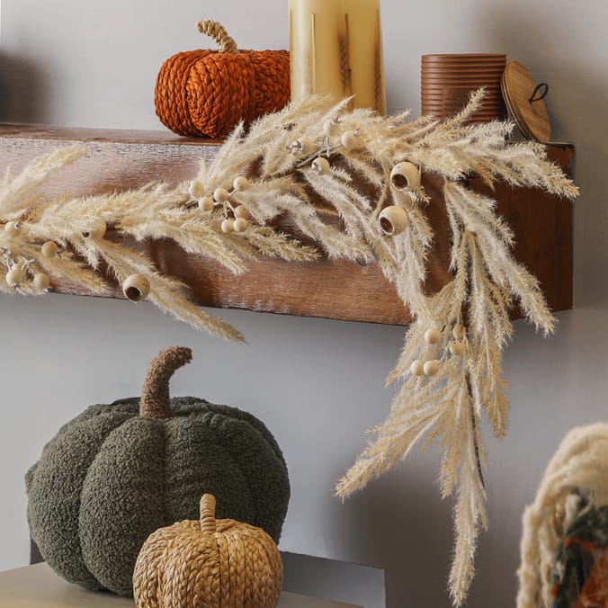The Lifestyle Edit Autumn Cream Garland