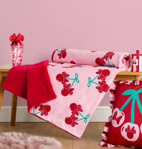 Minnie Mouse Cherries Fluffy Throw 