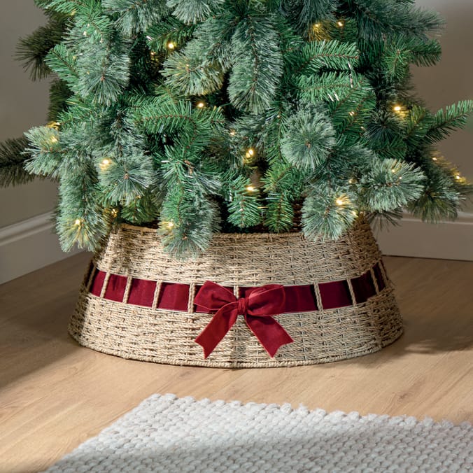 Festive Feeling Wicker Christmas Tree Skirt