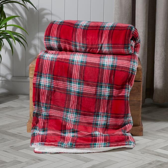 Festive Feeling Fluffy Sherpa Throw 150X200CM Home Bargains