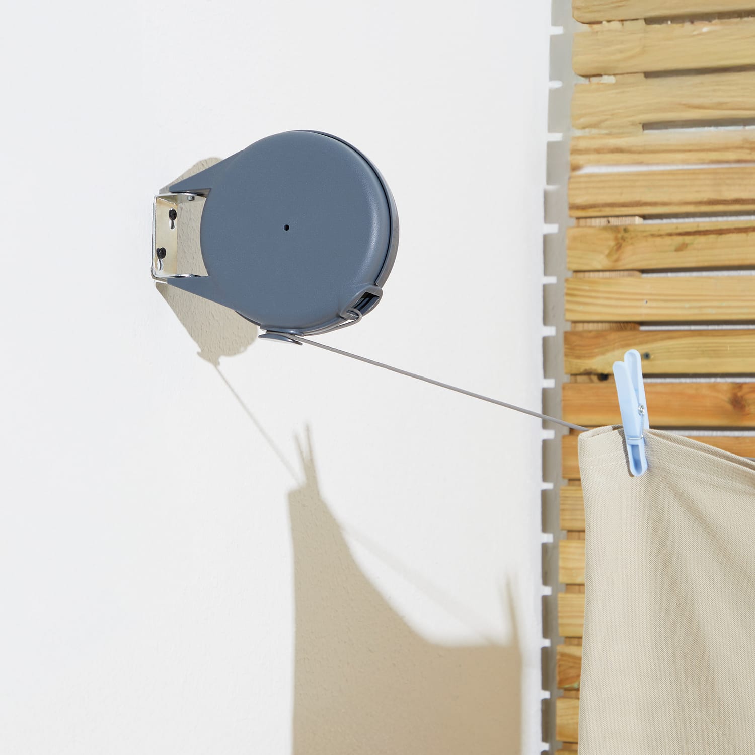 Utility Retractable Washing Line 15m | Home Bargains