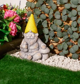  Jardin Decorative Gnome In Yellow Hat