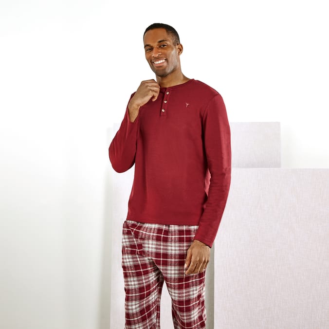 Jeff & Co By Jeff Banks Men\'s Long Sleeve Top & Long Bottom Pyjama Set |  Home Bargains