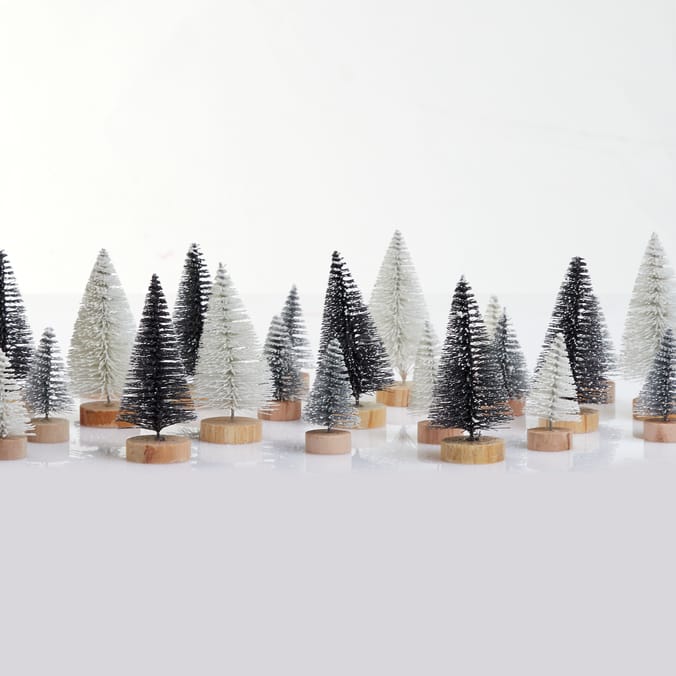 Festive Feeling Bristle Tree 22 Pack