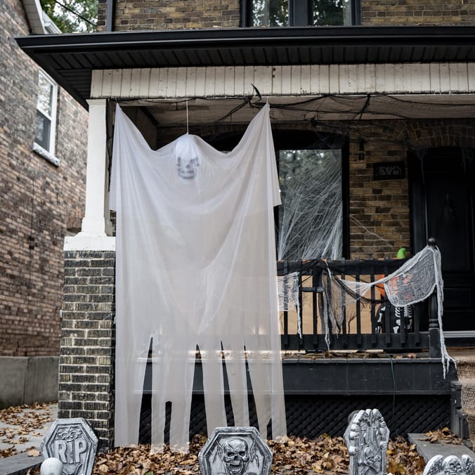 Hallow Scream 6.5ft Hanging Ghoul Decoration