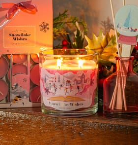 Candy Cane Lane Candle 350g -  Snowflake Wishes