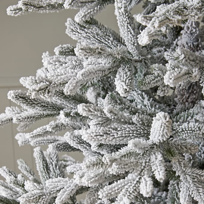 Festive Feeling 7ft Premium Kingston Flocked Spruce Tree