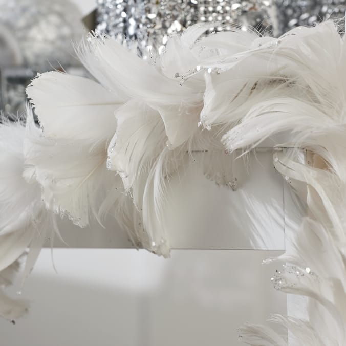 Festive Feeling Feather Garland