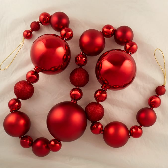 Festive Feeling Christmas Bauble Garland
