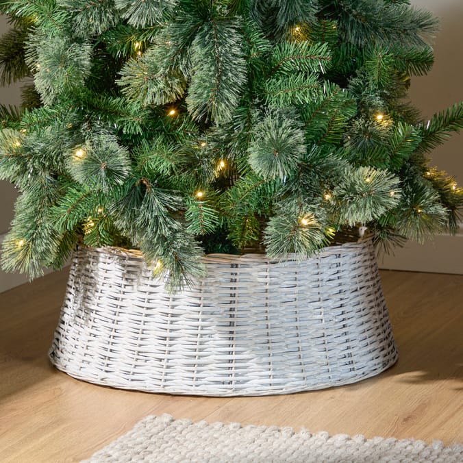 Festive Feeling Wicker Tree Skirt