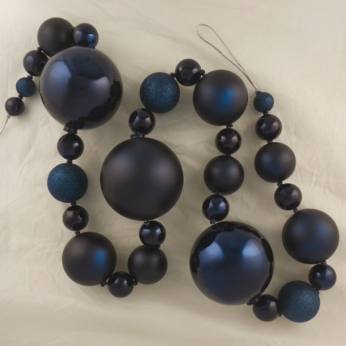 Festive Feeling Christmas Bauble Garland