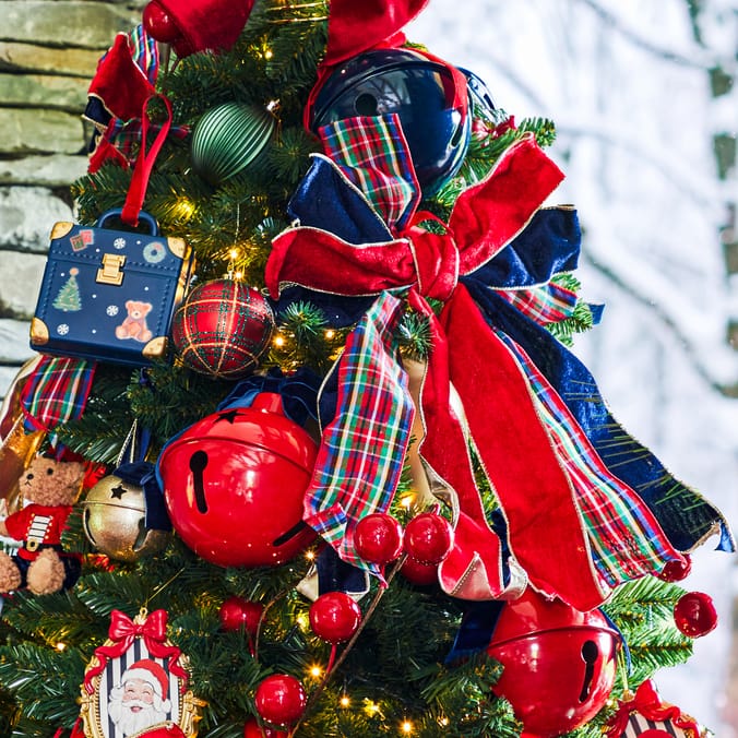 The Lifestyle Edit Timeless Christmas Traditional Bow