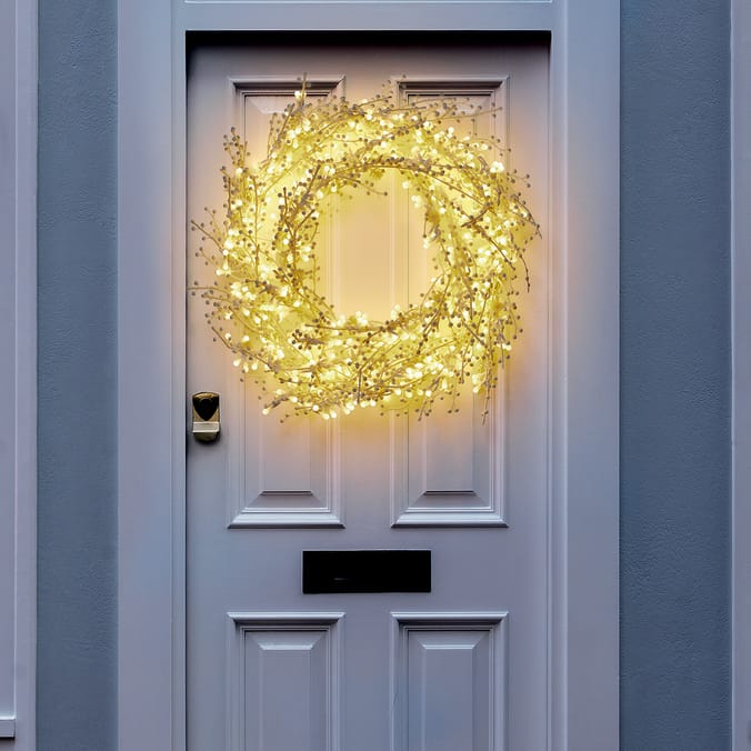 Prestige 600 LED Winter Berry Wreath