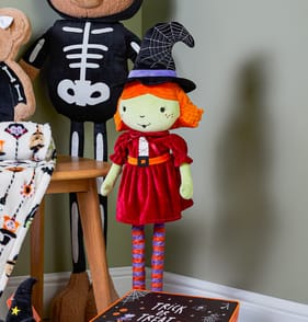 Hallow Scream Pull Up Plush - Witch