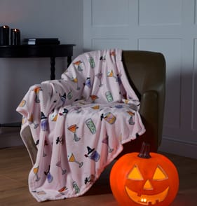 Hallow Scream Super Soft Cocktail Throw
