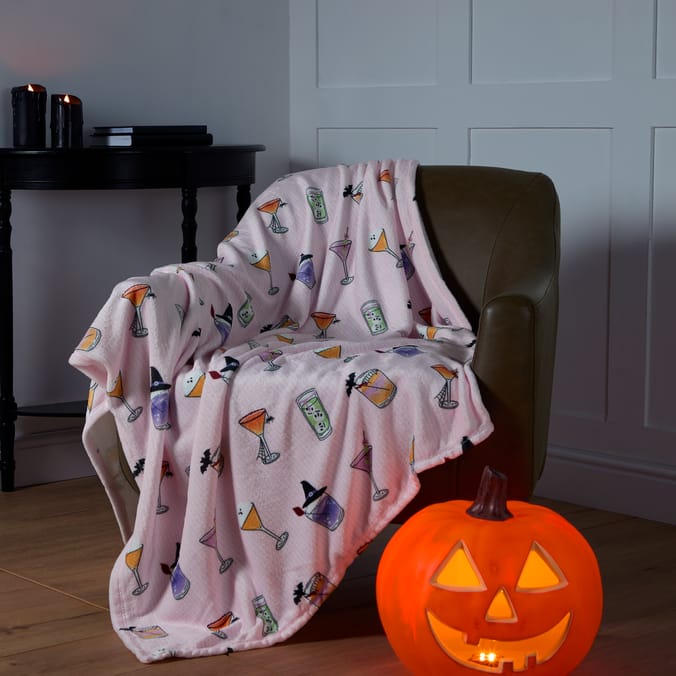 Hallow Scream Super Soft Cocktail Throw