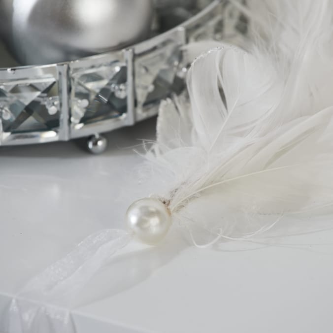 Festive Feeling Feather Garland