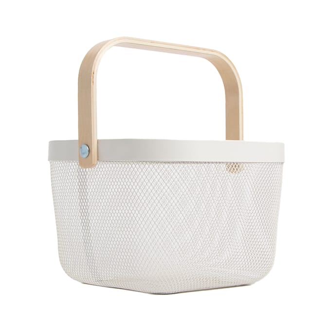 Home Collections Mesh Basket With Wooden Handle