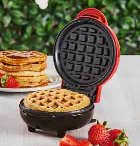 Let's Party Mini Waffle Maker 550w