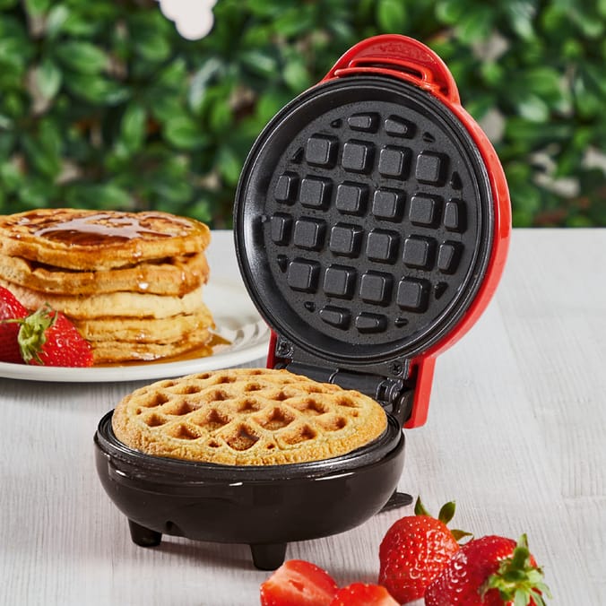 Let's Party Mini Waffle Maker 550w