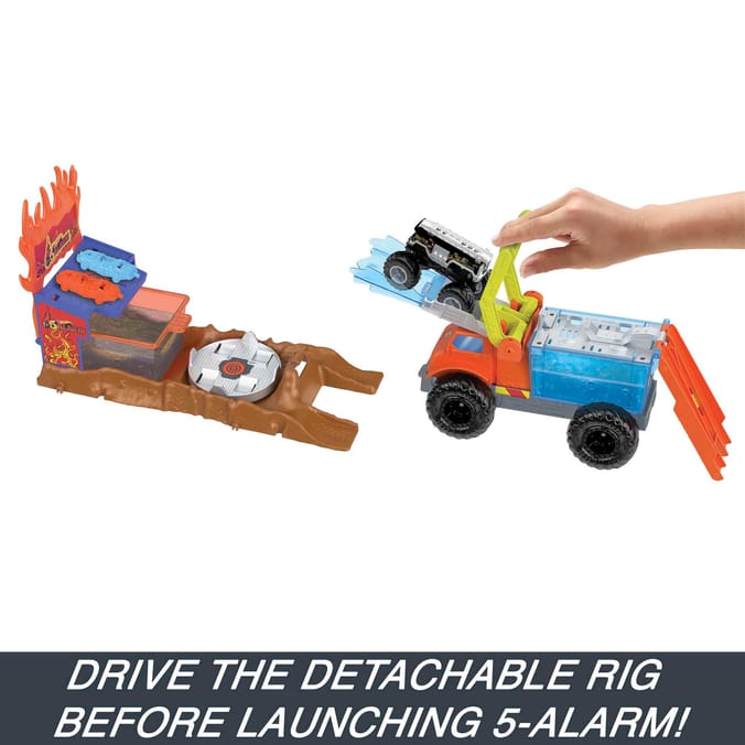 Hot Wheels Monster Trucks Arena Smashers Colour Shifters 5-Alarm Rescue Playset HPN73