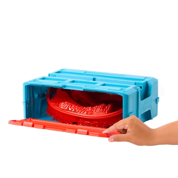Hot Wheels Fire-Themed Track Building Set with 1 Hot Wheels Toy Car HMC04