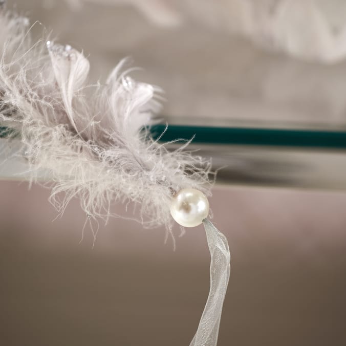 Festive Feeling Feather Garland