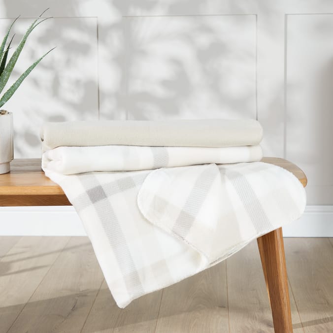 Home Collections Fleece Throw Twin Pack