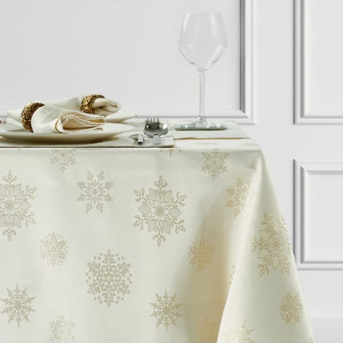 Home Collections Jacquard Table Cloth Snowflake 132 x 229cm