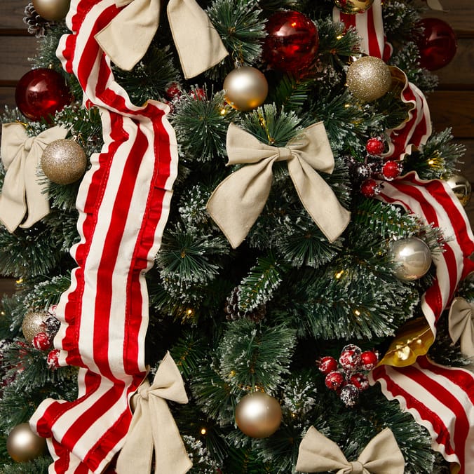 Festive Feeling Velvet Ruffle Roll Fabric