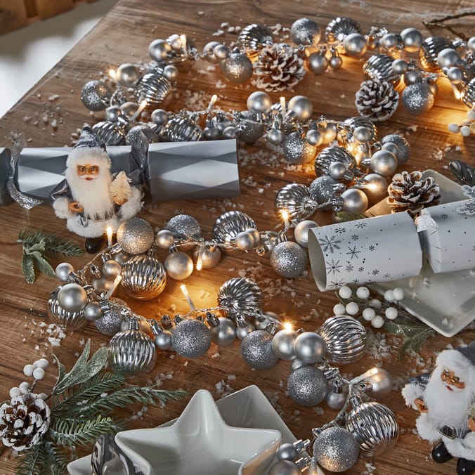 Festive Feeling Light Up Bauble Garland