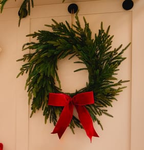 Festive Feeling 65cm Pine Faux Christmas Wreath With Bow