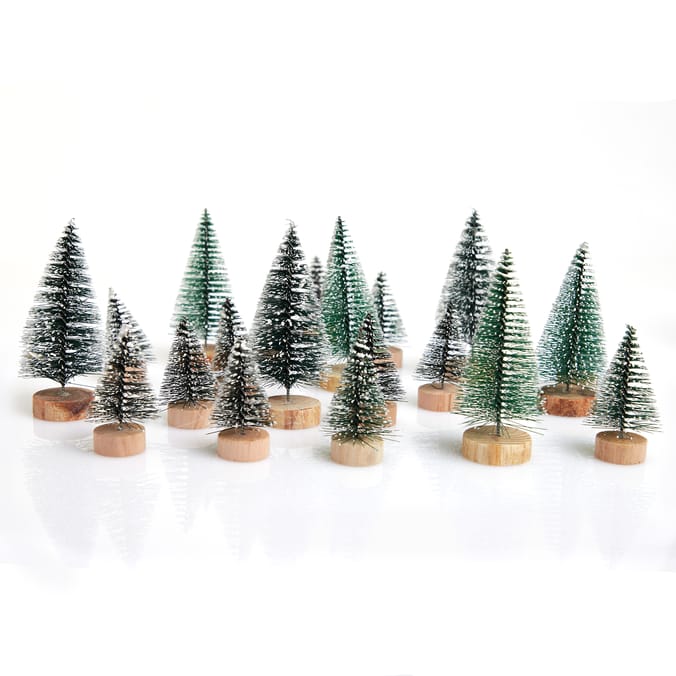 Festive Feeling Bristle Tree 22 Pack