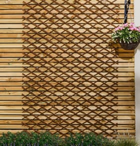 Jardin Expanding Willow Trellis