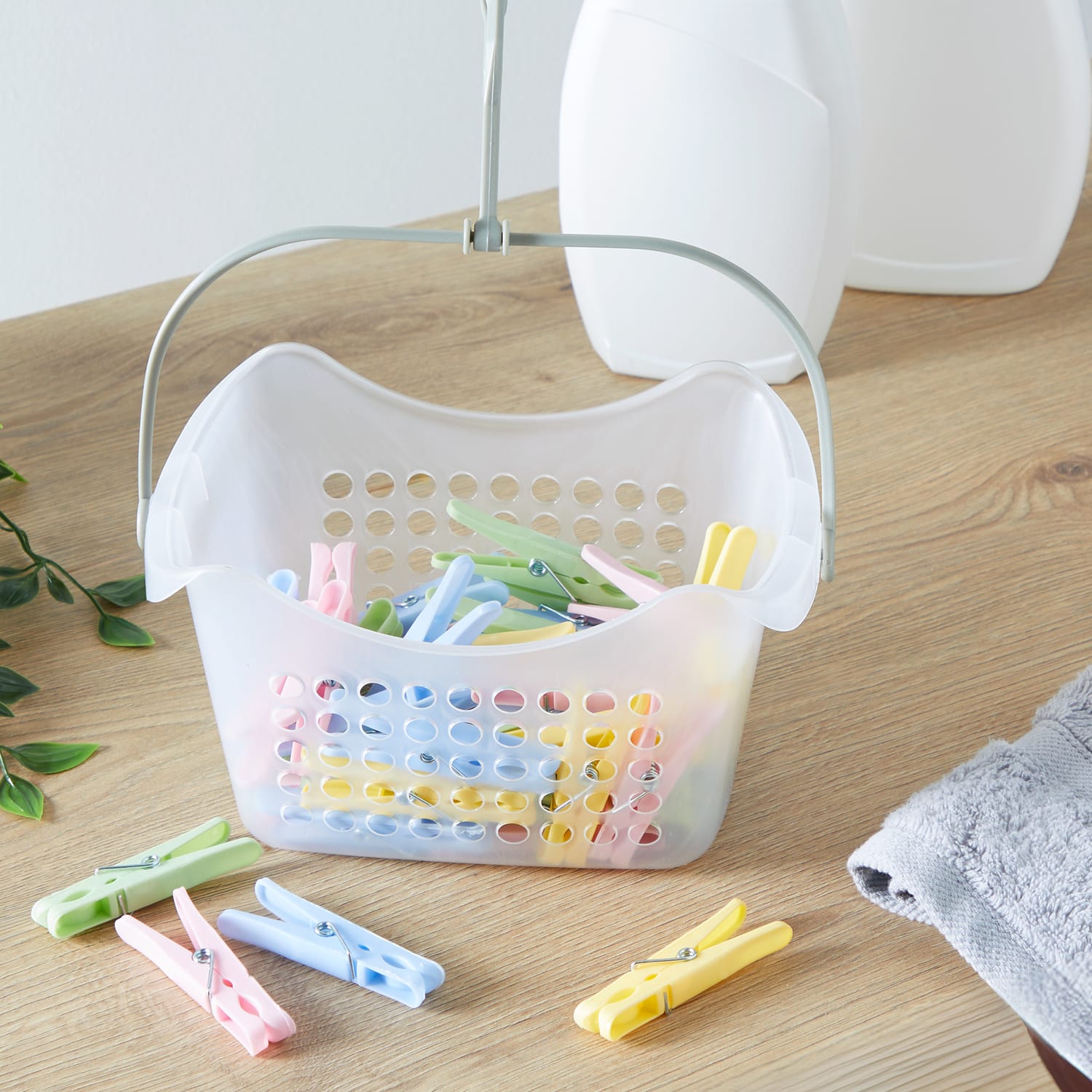 Utility Peg Basket With Hook + 50 Pegs | Home Bargains