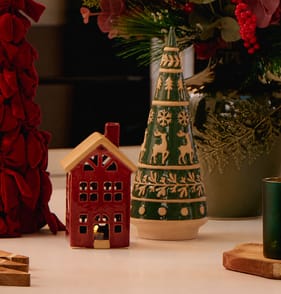Winter Charm LED Glazed House - Red