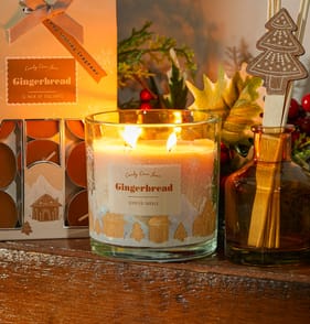 Candy Cane Lane Scented Candle 350g - Gingerbread