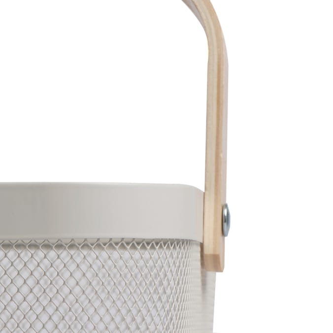 Home Collections Mesh Basket With Wooden Handle