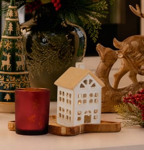 Winter Charm LED Glazed House - Cream