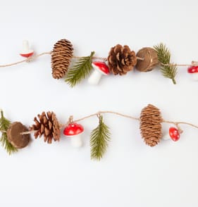 Winter Charm Pinecone Christmas Garland
