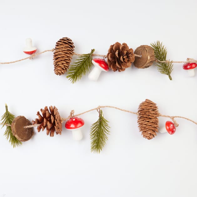 Winter Charm Pinecone Christmas Garland