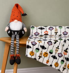 Hallow Scream Sitting Gonk - "BOO"