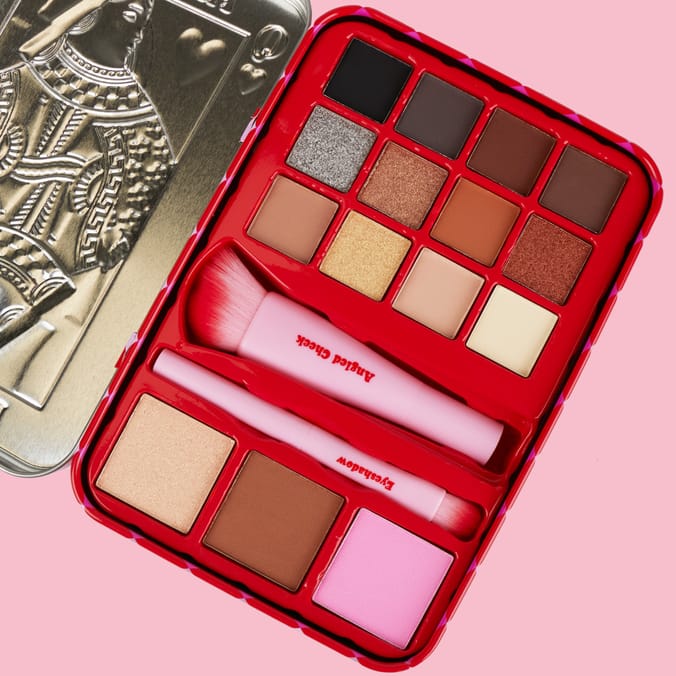 Queen Of Hearts Paint & Sip Make Up Palette