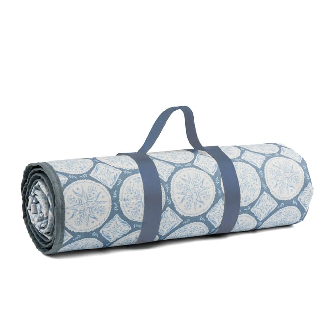 The Lifestyle Edit Coastal Retreat Oxford Picnic Blanket 