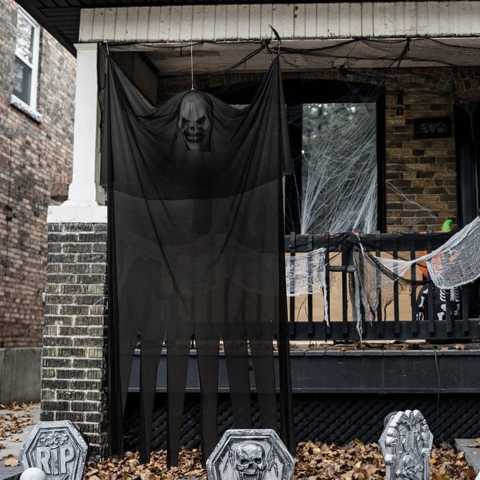 Hallow Scream 6.5ft Hanging Ghoul Decoration