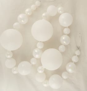 Festive Feeling Christmas Bauble Garland - White