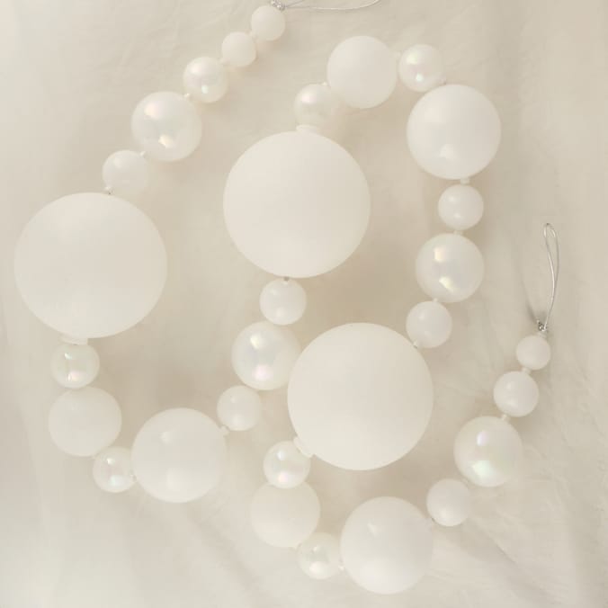 Festive Feeling Christmas Bauble Garland