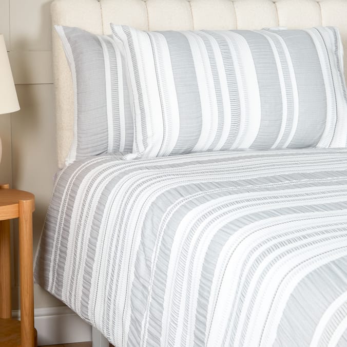 Home Collections Waffle Stripe Jacquard Duvet Set