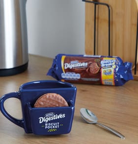 McVities Disgestives Biscuit Mug & Biscuits 266g