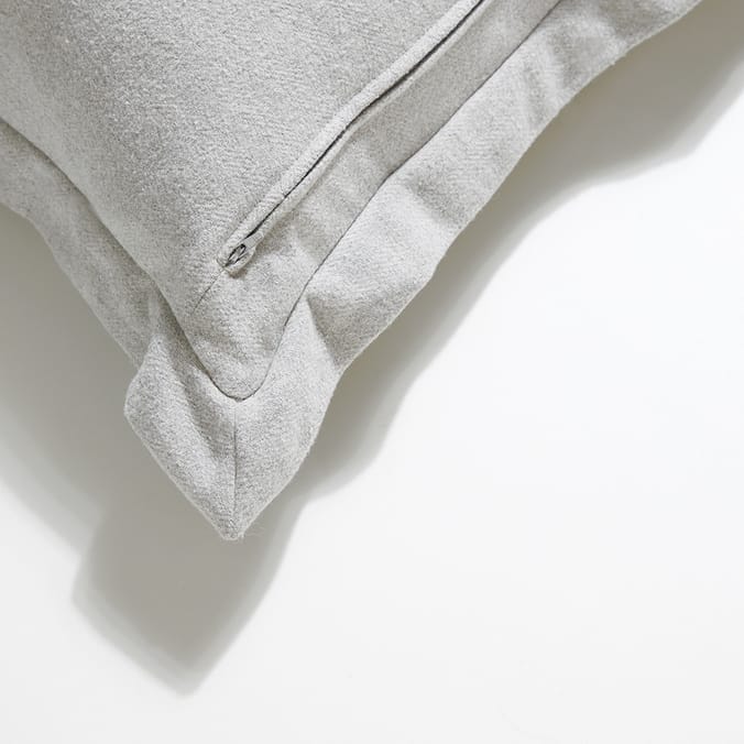 Home Collections XL Luxury Feather Filled Cushion